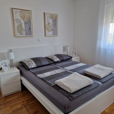 Apartman Nicol Ližnjan Eksteriør bilde